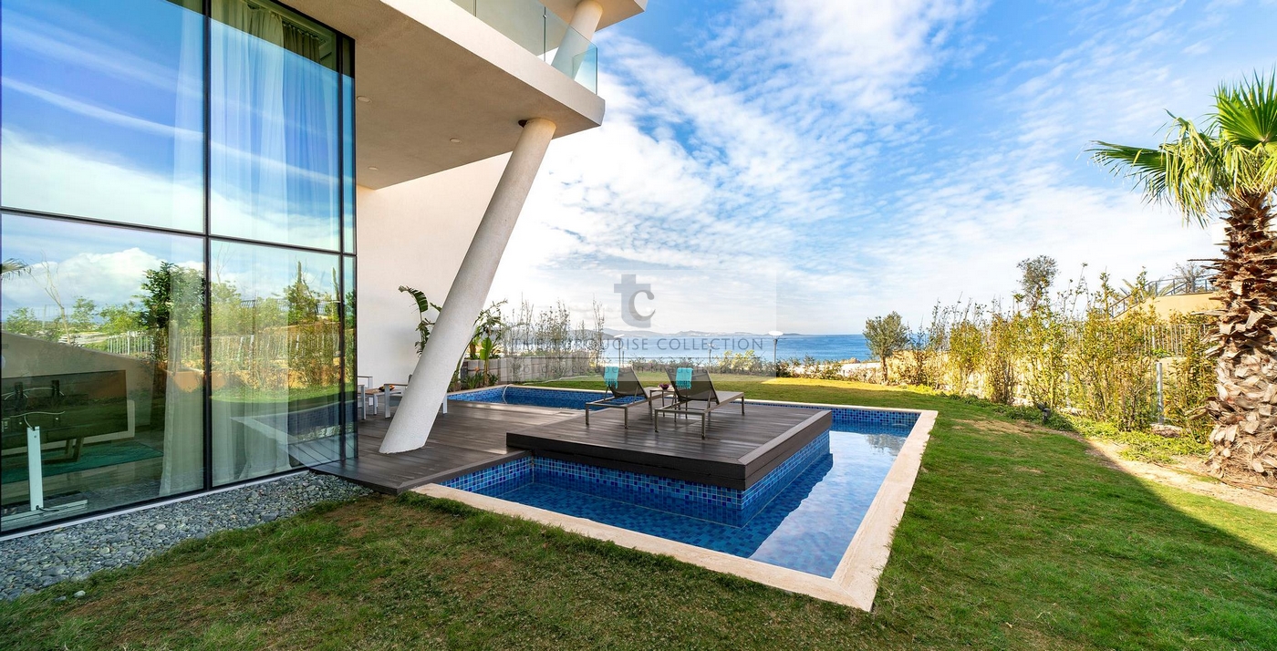 Pool Villa Garden Copy