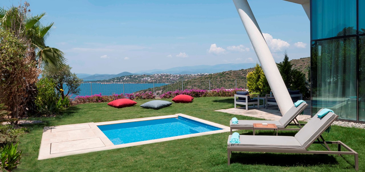 Villa With Garden Jacuzzi Jacuzzi