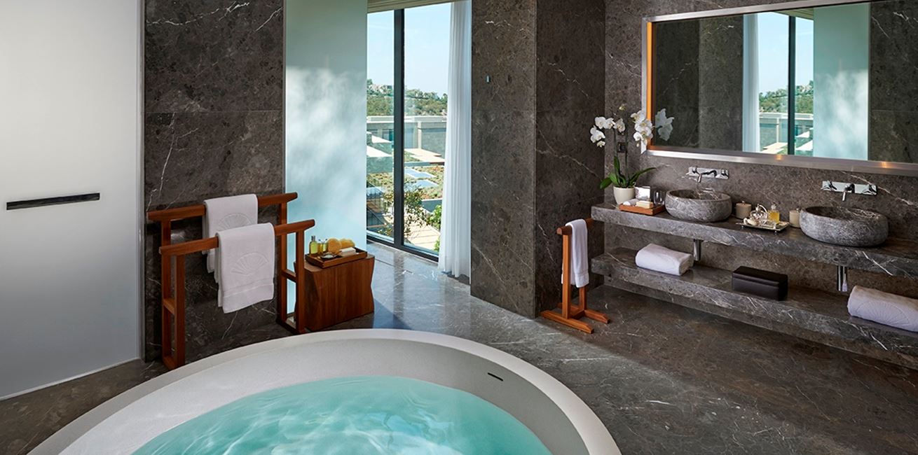 MOBOD Mandarin Villa Master Bedroom Bathroom