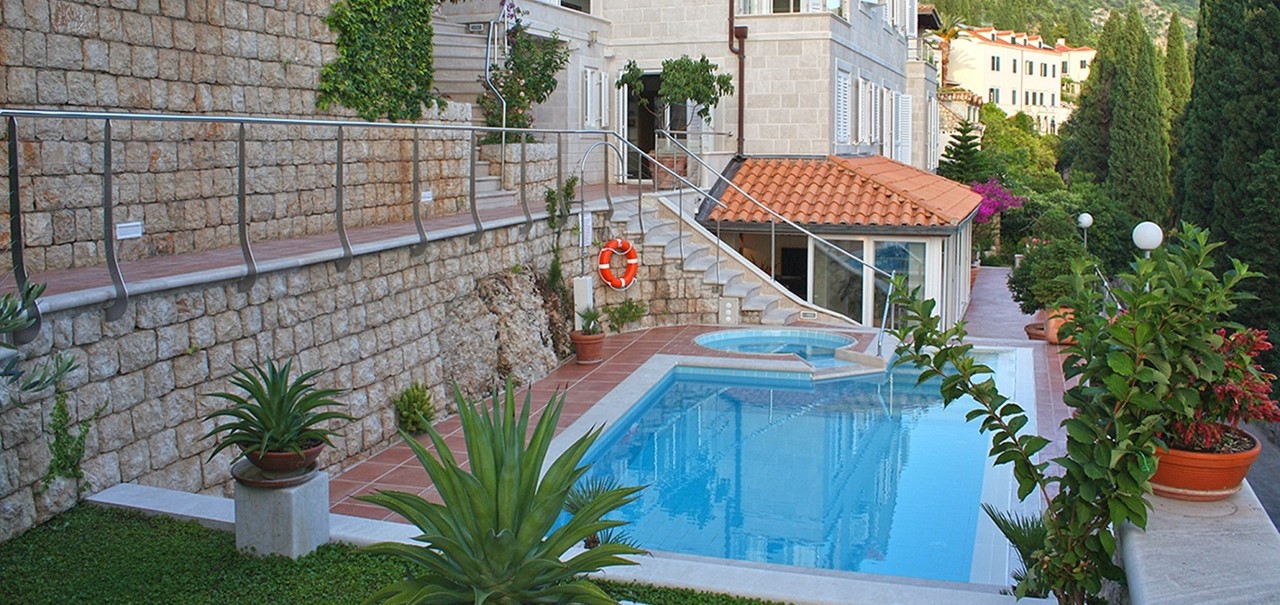 004 Orvas 32 Villa Andela