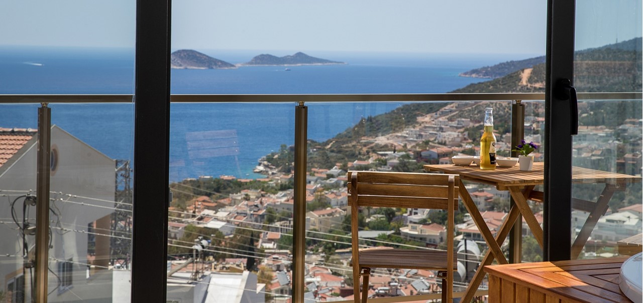 First Floor Balcony 4