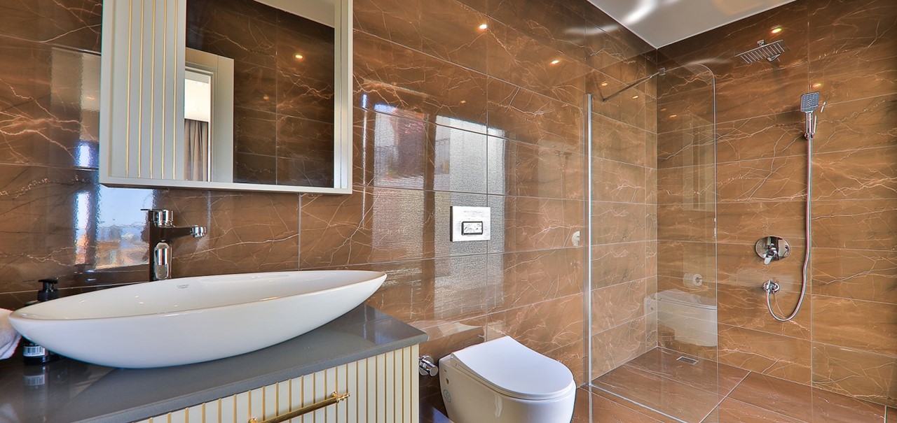 First Floor Bathroom 1