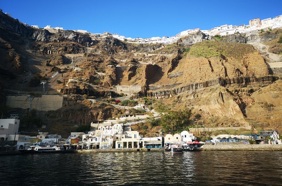 Cable car from Old Port to Fira