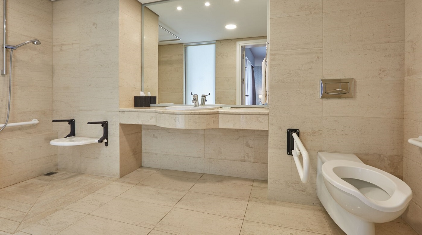 Junior Suite Accessible Bathroom