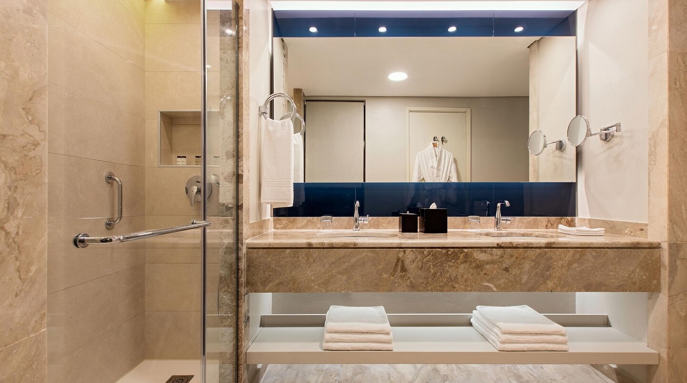 Junior Suite Bathroom