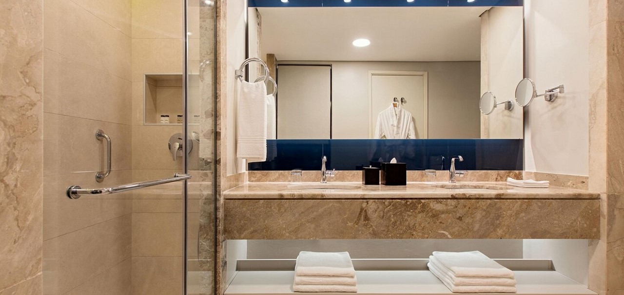 Junior Suite Bathroom