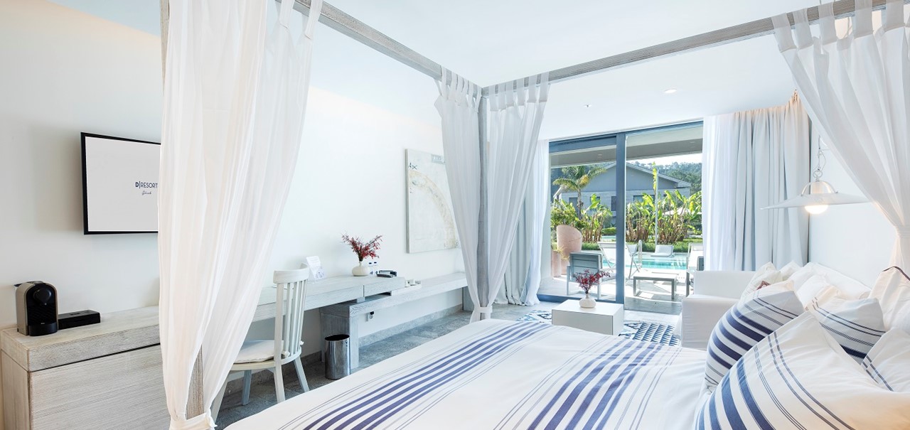 DELUXE ROOM POOL ACCESS 3