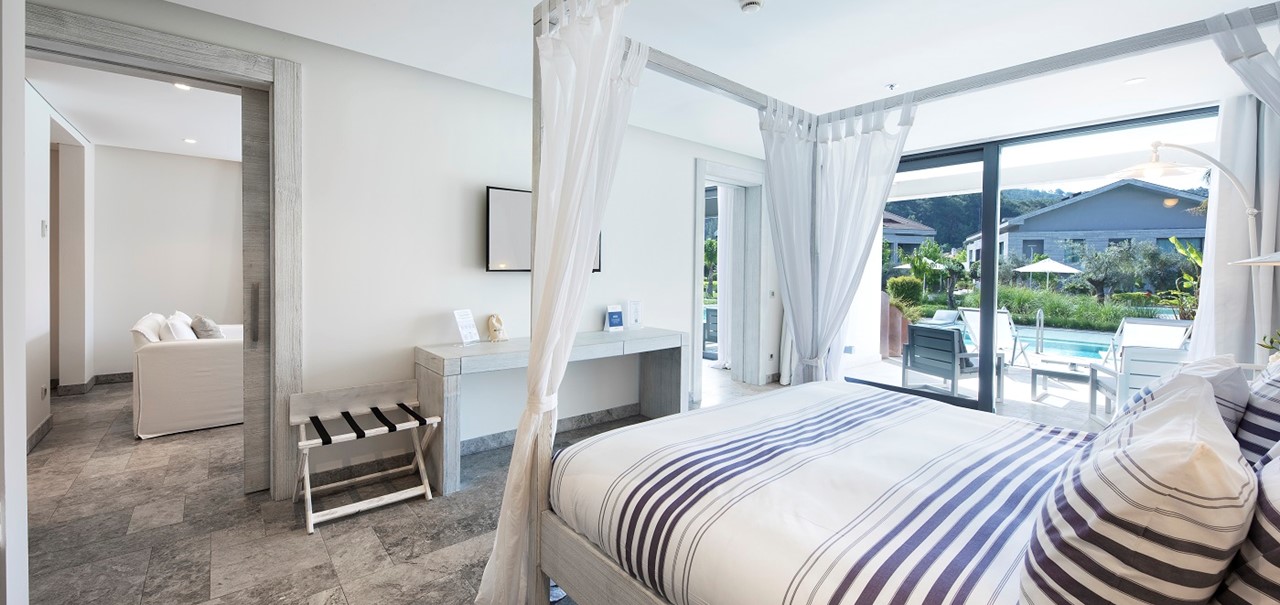 Premier Suite Pool Access Bedroom