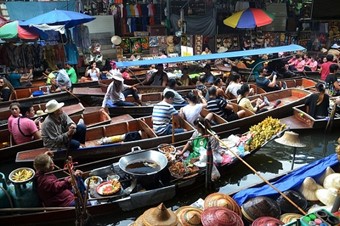 Floating market