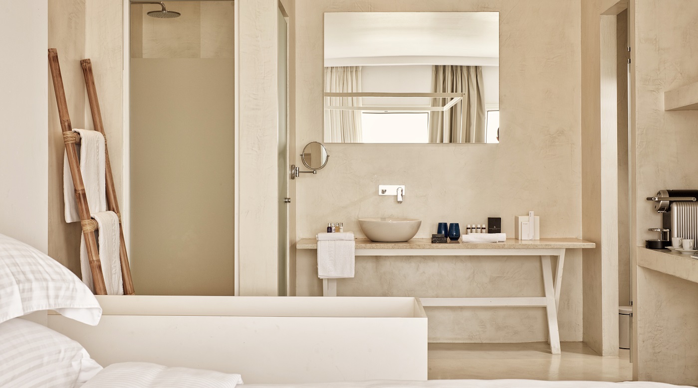 Bedroom With Bathtub 1
