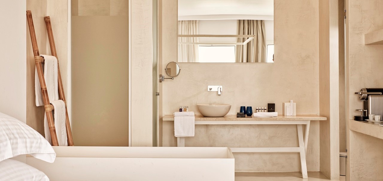 Bedroom With Bathtub 1