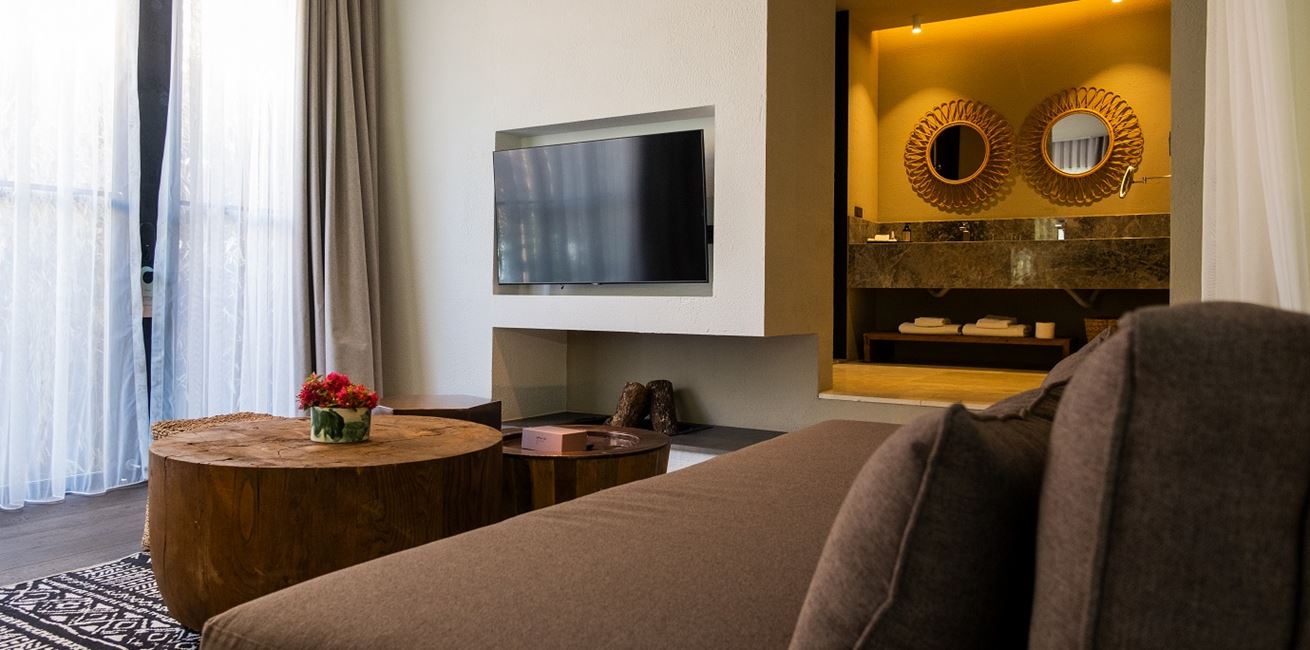 Junior Suite 2 Carousel