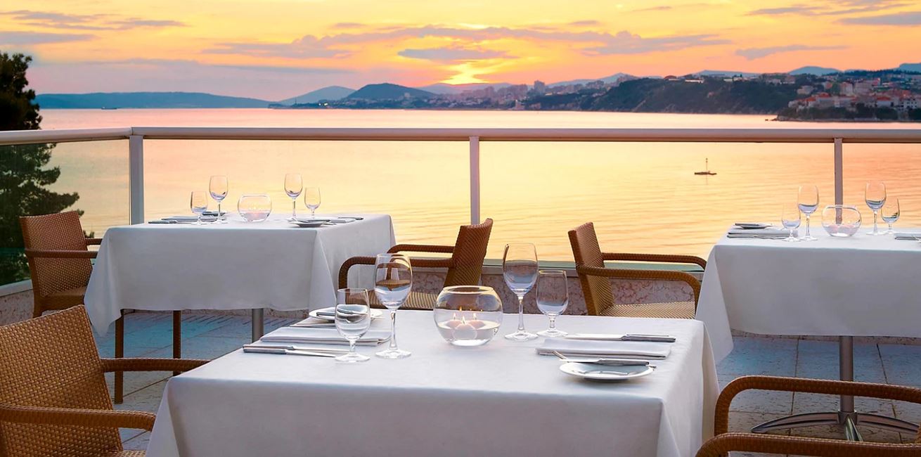 Spumd Restaurant Terrace 5563 Hor Clsc