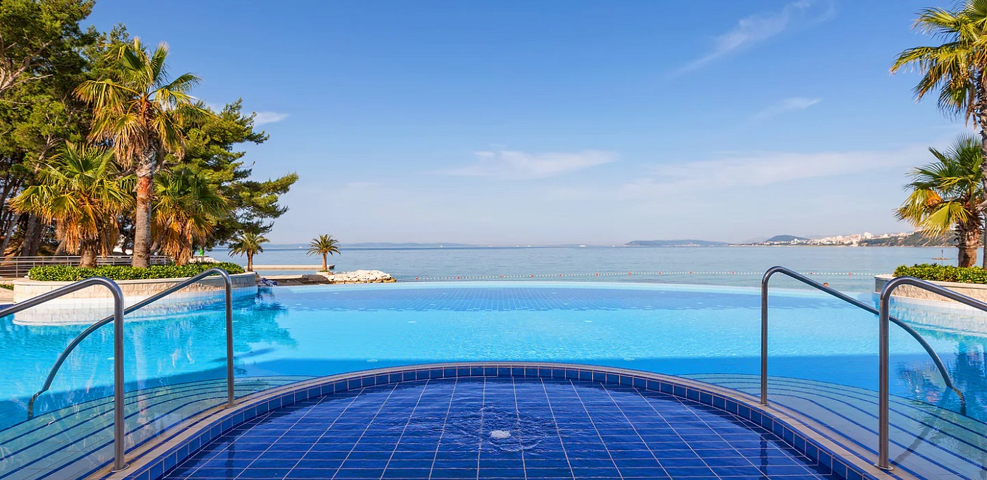 Spumd Pool 8749 Hor Clsc CROPPED