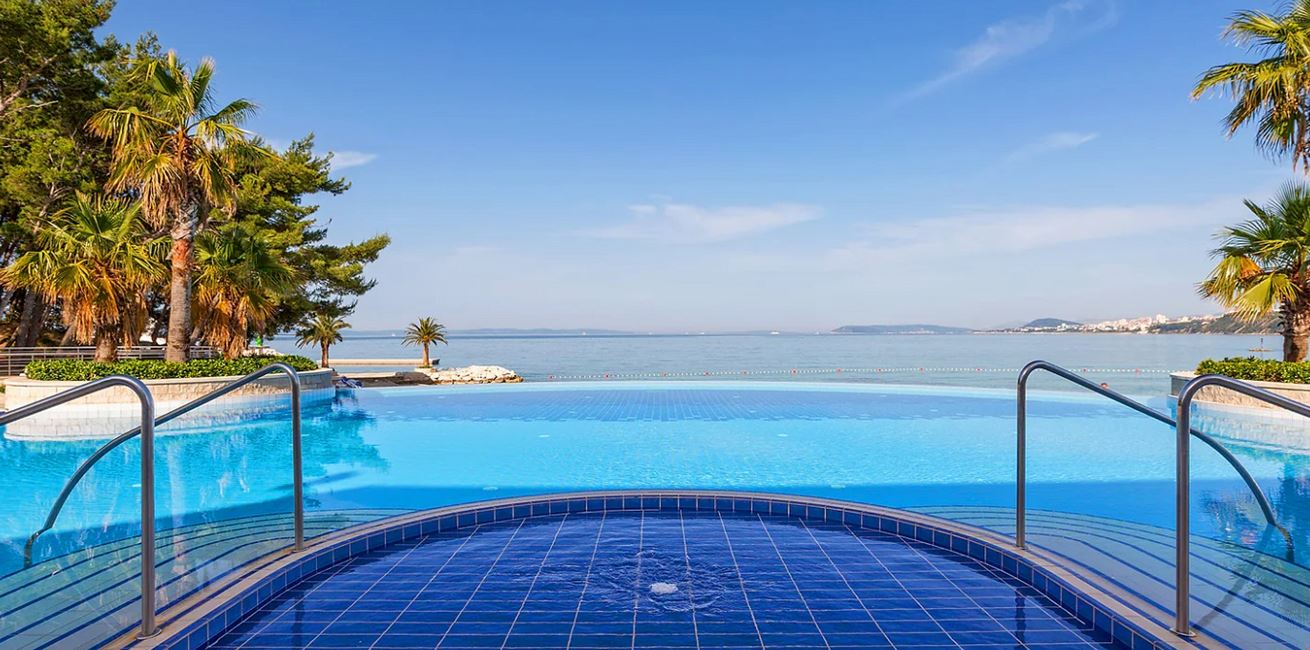 Spumd Pool 8749 Hor Clsc CROPPED