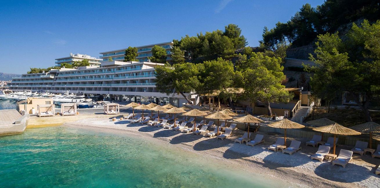 Spumd Gooshter Beachclub View 3325 Hor Clsc CROPPED