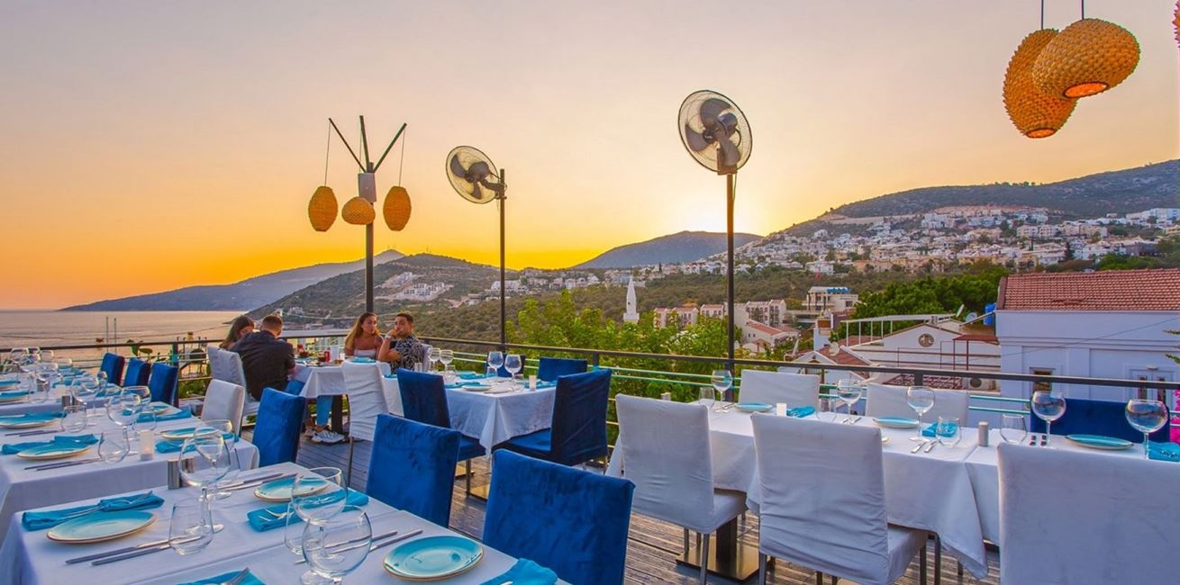 Lal Restaurant Image 2