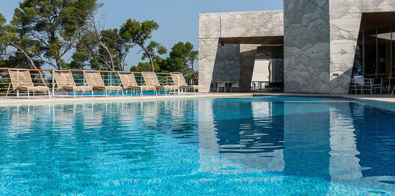 Dresortsibenik Yachtclubswimmingpool03