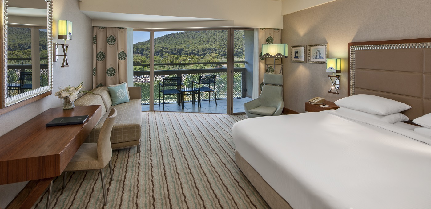 Hiltondlm 01 Guestroom Gardenview KNG