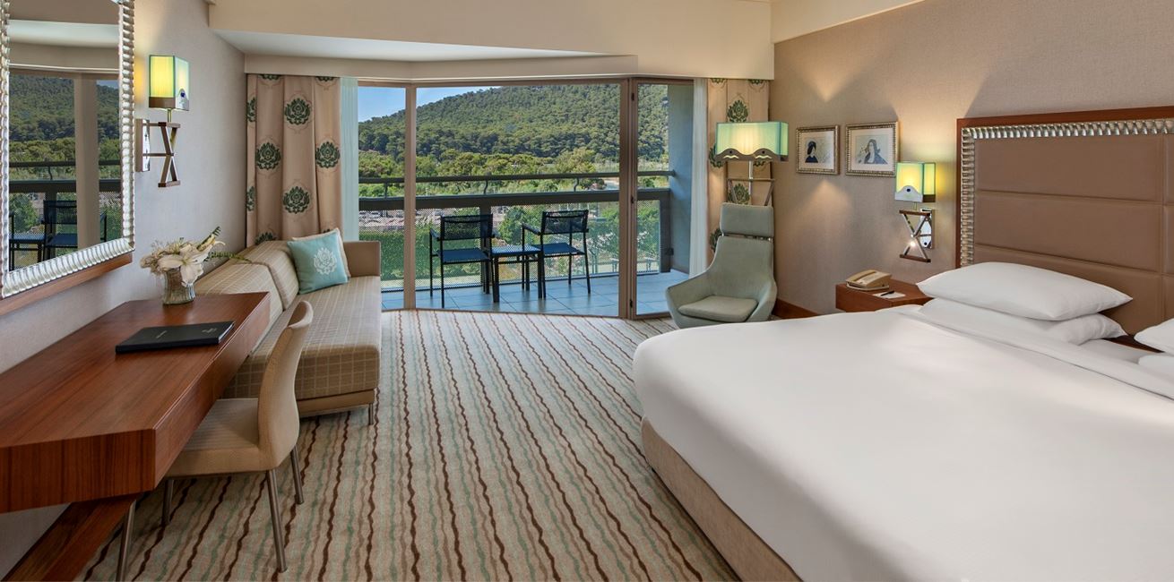 Hiltondlm 01 Guestroom Gardenview KNG