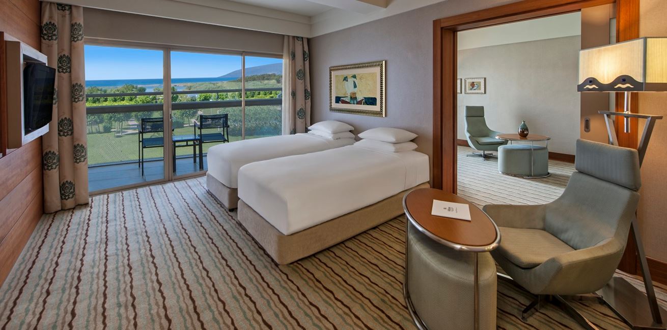 Hiltondlm 08 Familyroom Poolaccess Seaview 2