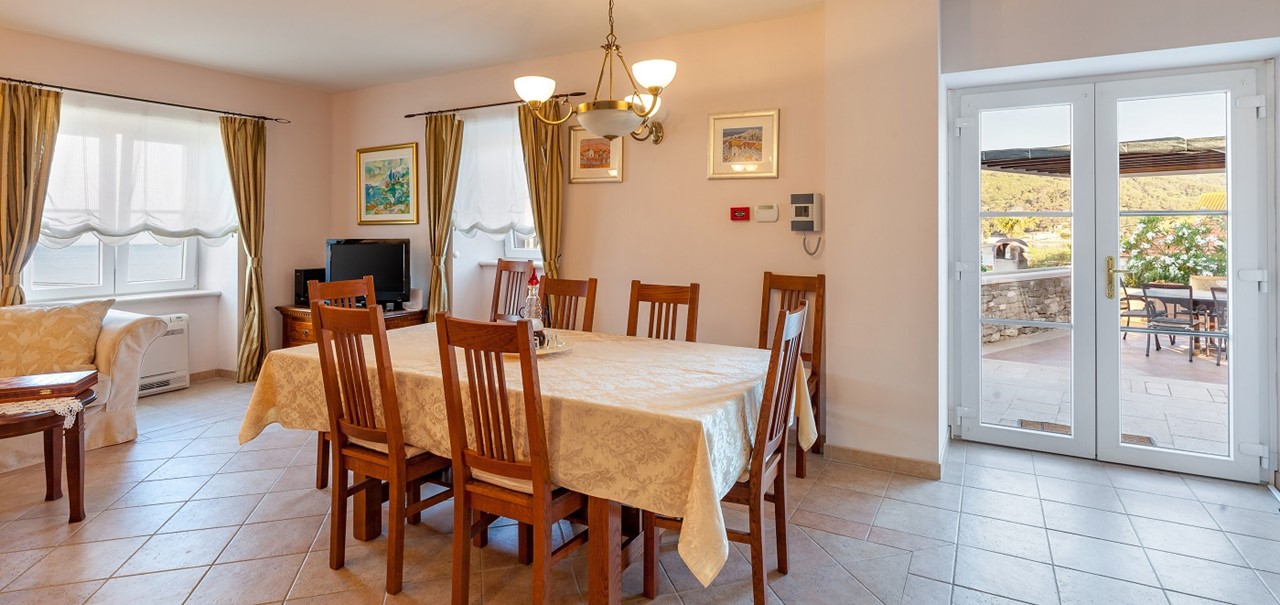 Villa In Sumartin 10