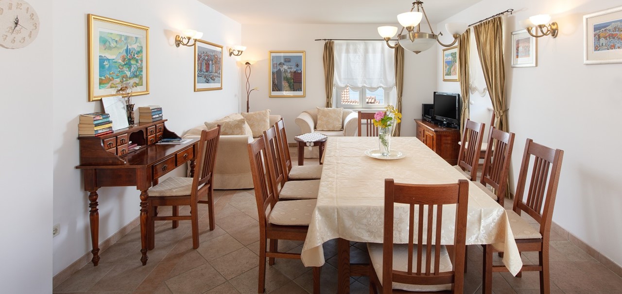 Villa In Sumartin 11