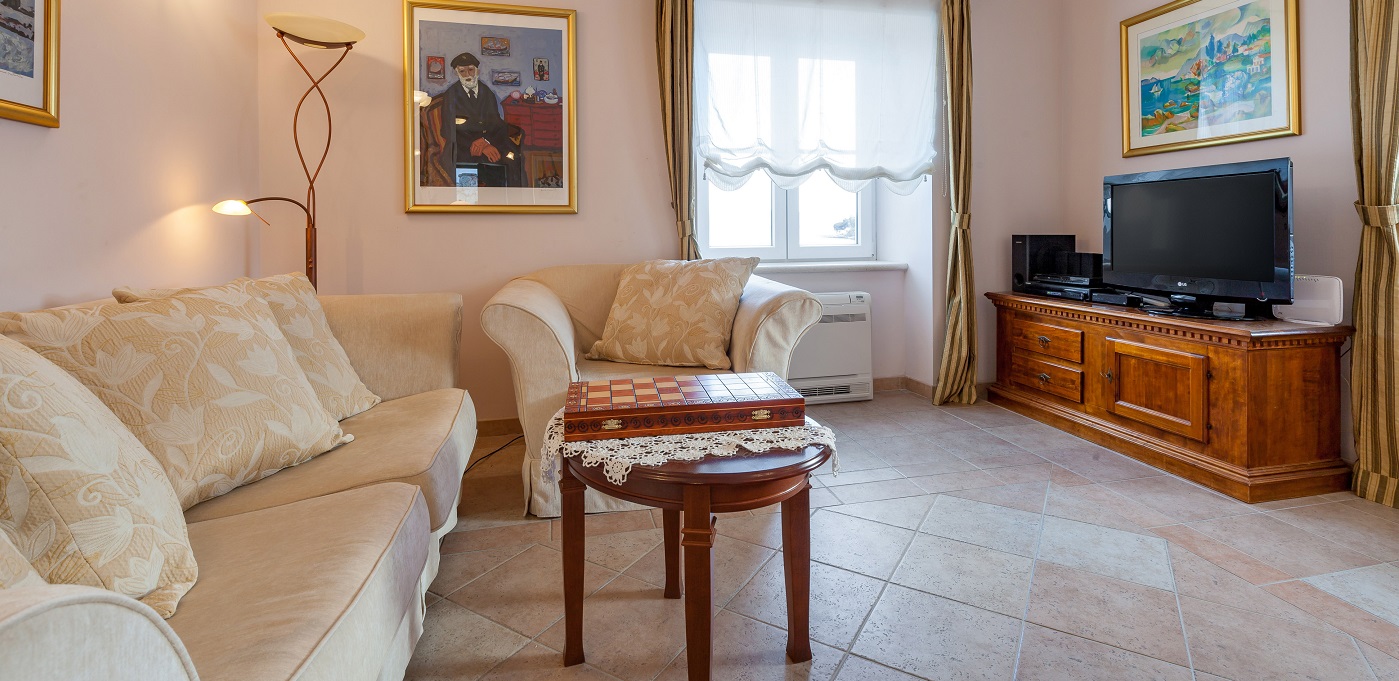 Villa In Sumartin 12