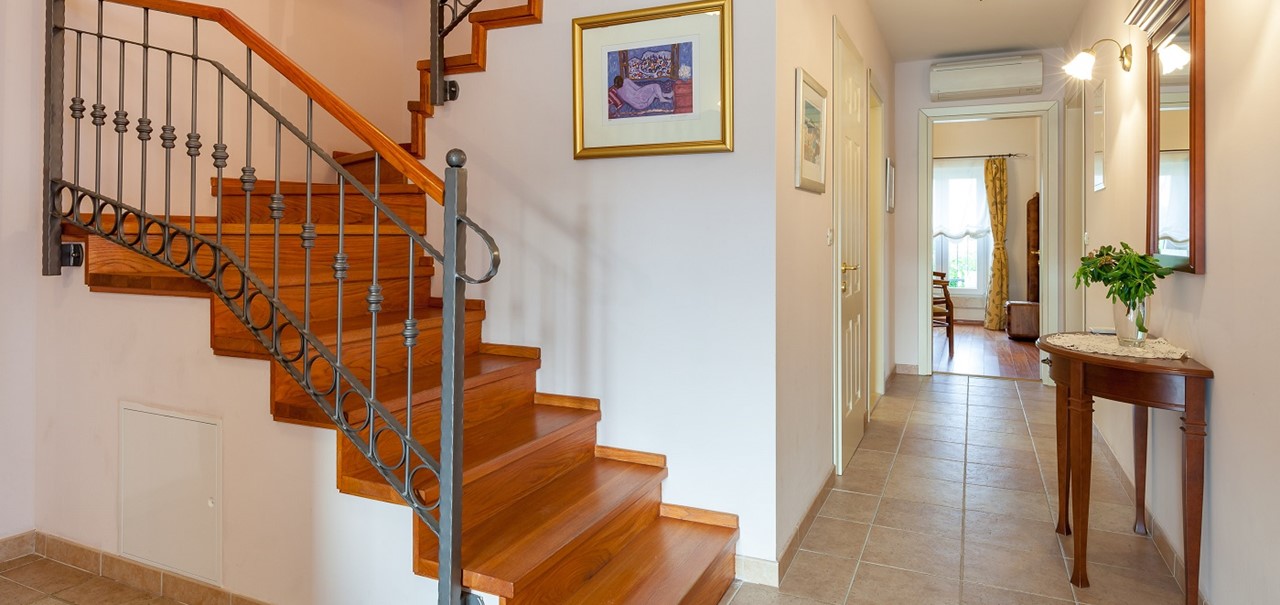 Villa In Sumartin 21