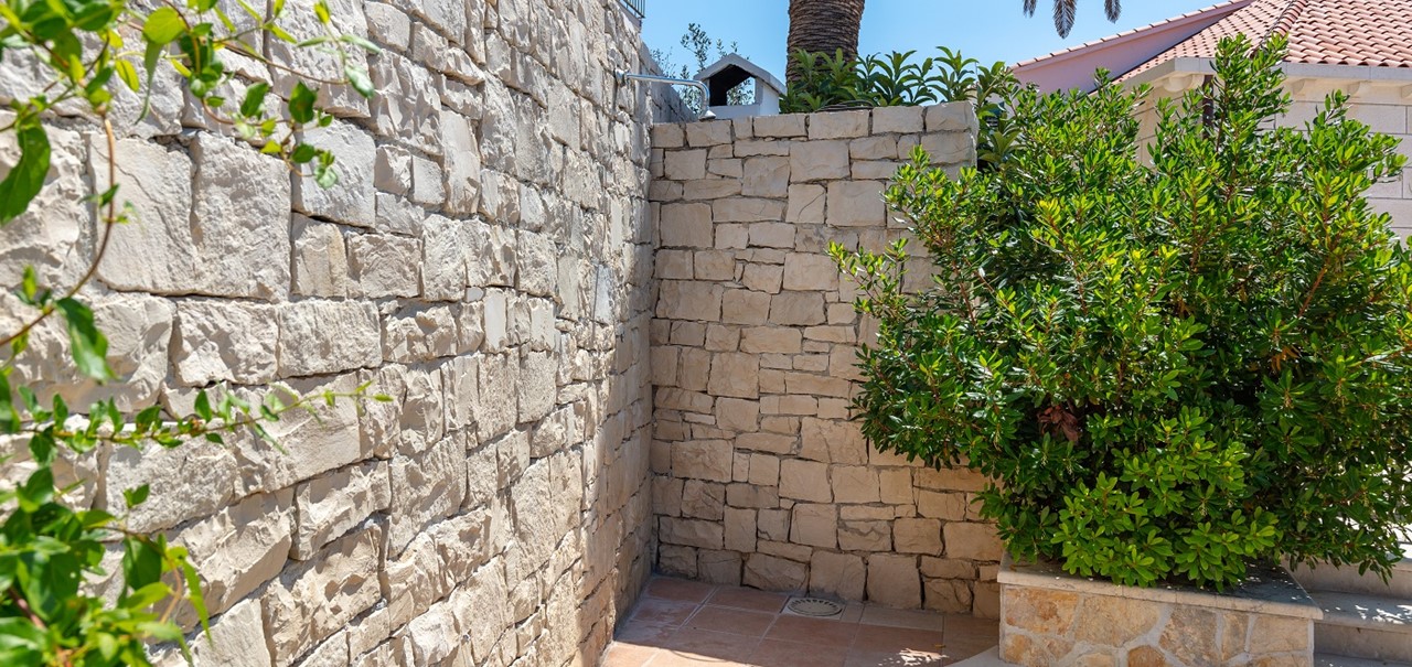 Villa In Sumartin 28