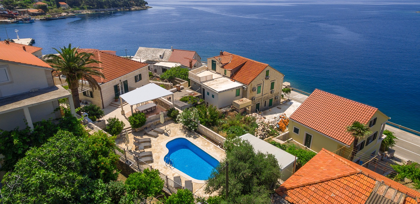 Villa In Sumartin 32