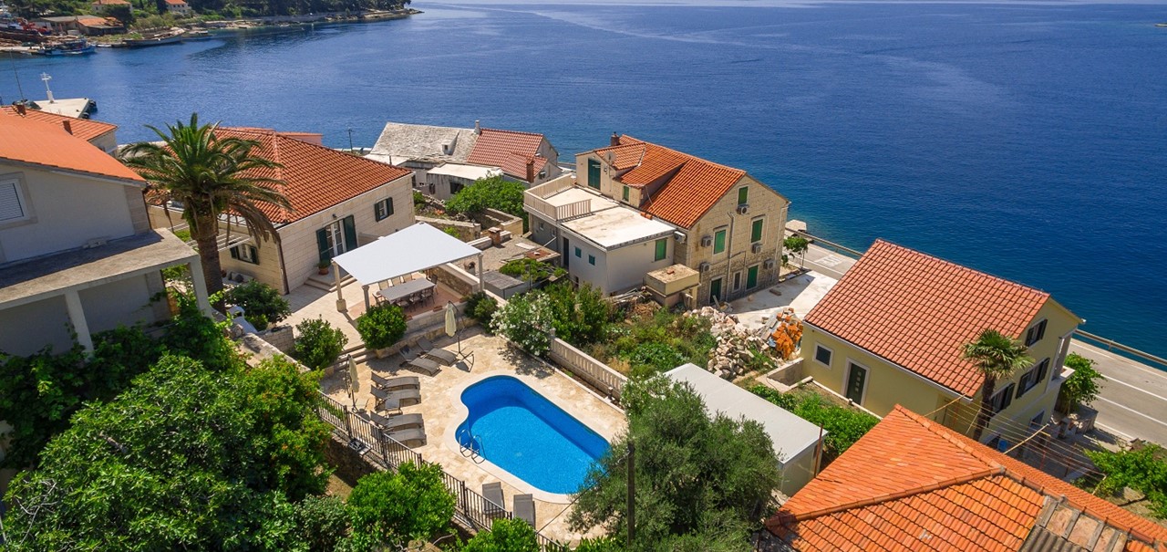 Villa In Sumartin 32