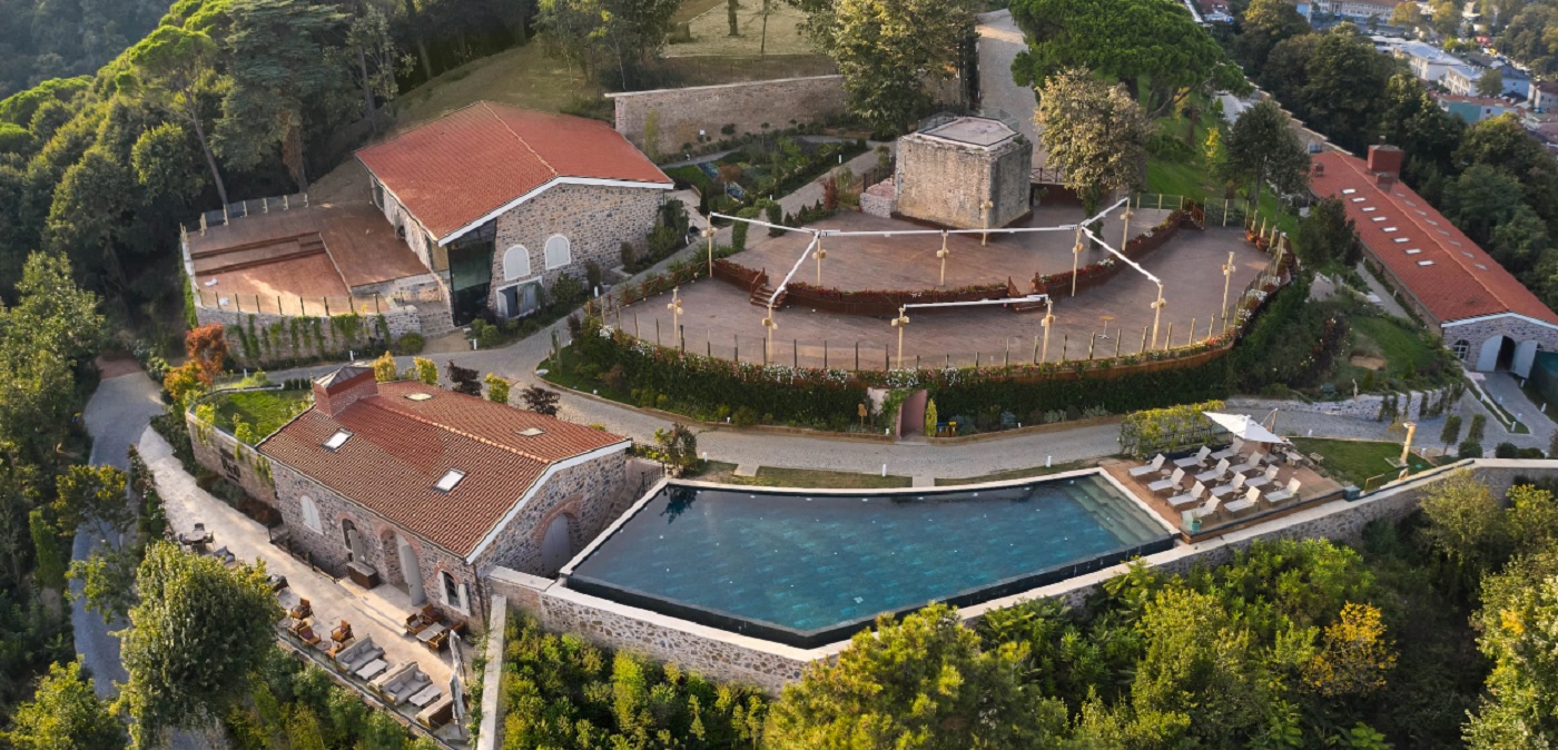 Carousel Six Sense Ist Infinity Pool