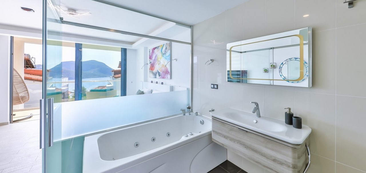 Bed 1 Ensuite From Toilet