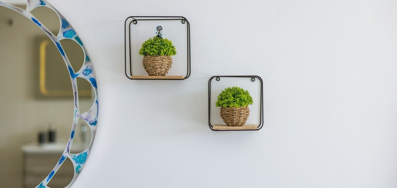 Bed 1 Mirror And Shelves 2