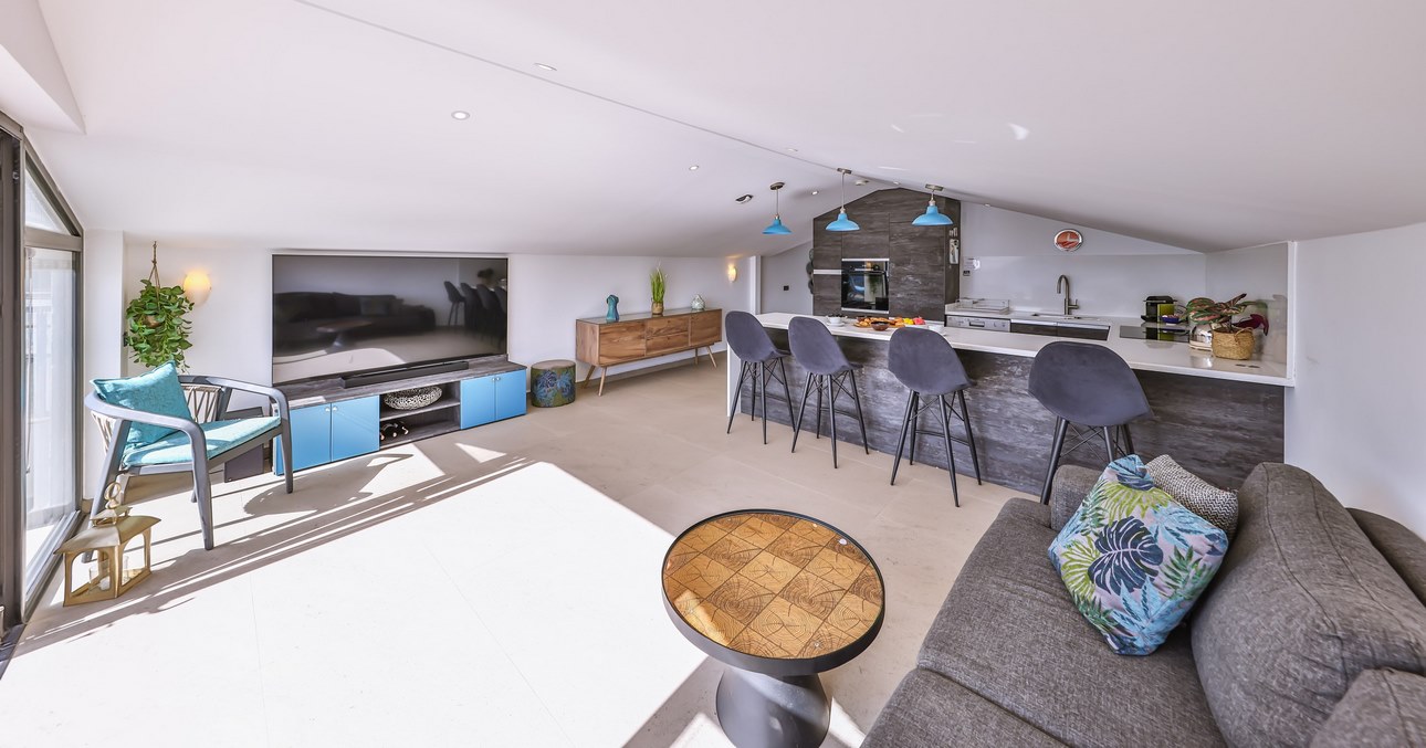 Upstairs From Bifolds