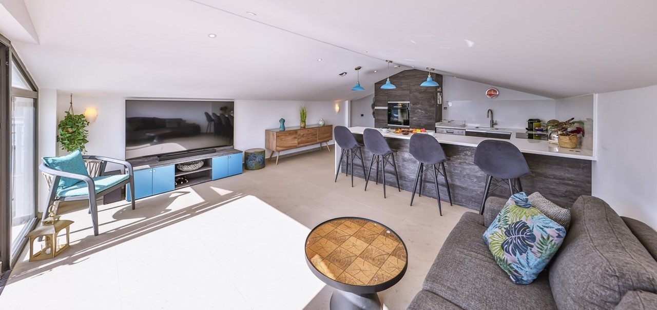 Upstairs From Bifolds