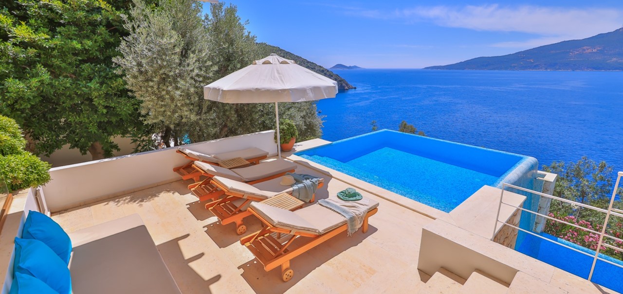 Ying And Yang Villa Mahal 3