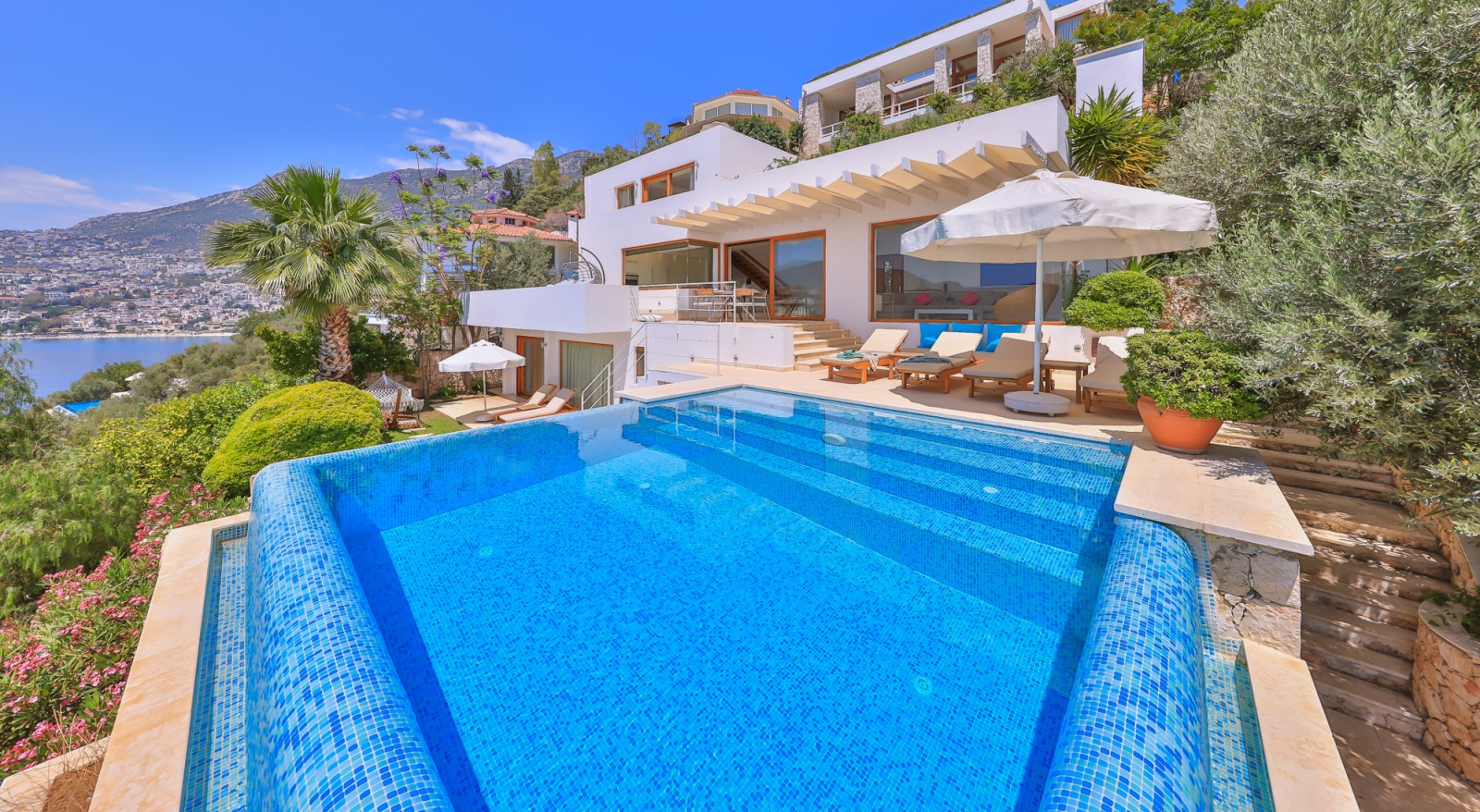 Ying And Yang Villa Mahal 4