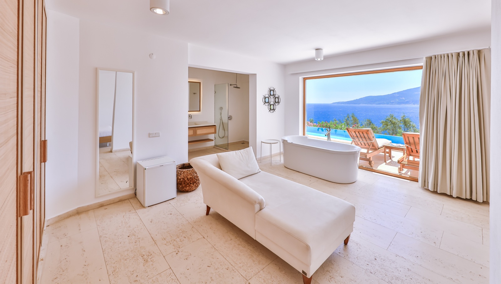 Ying And Yang Villa Mahal 6