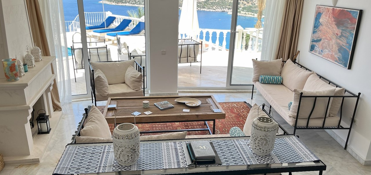 Int 2 The Lounge Area 1