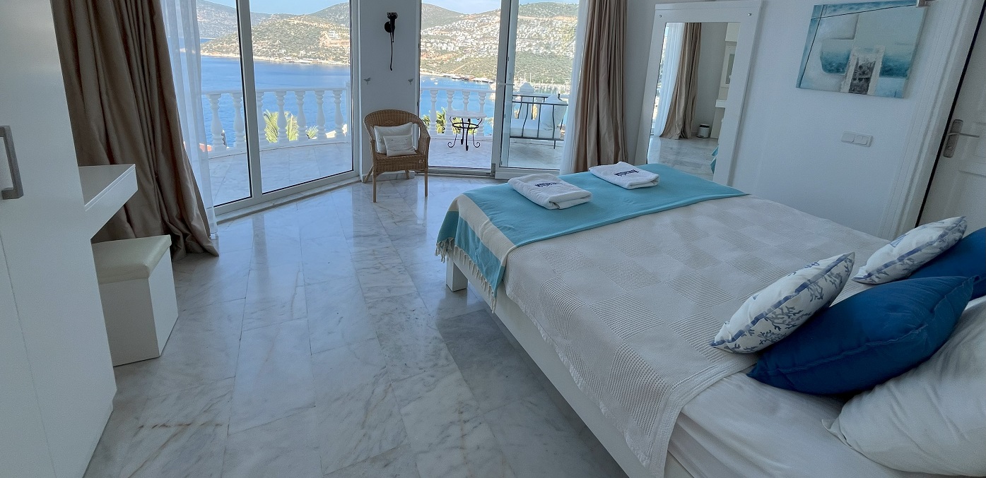 Int 5 Master Bedroom Entry 