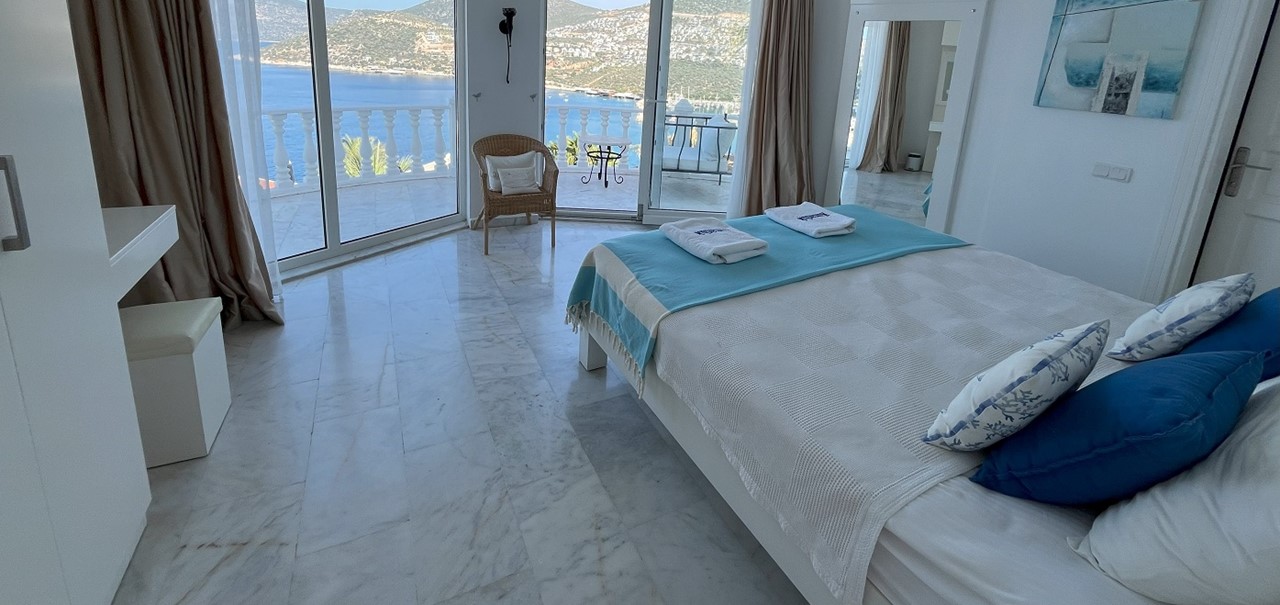 Int 5 Master Bedroom Entry