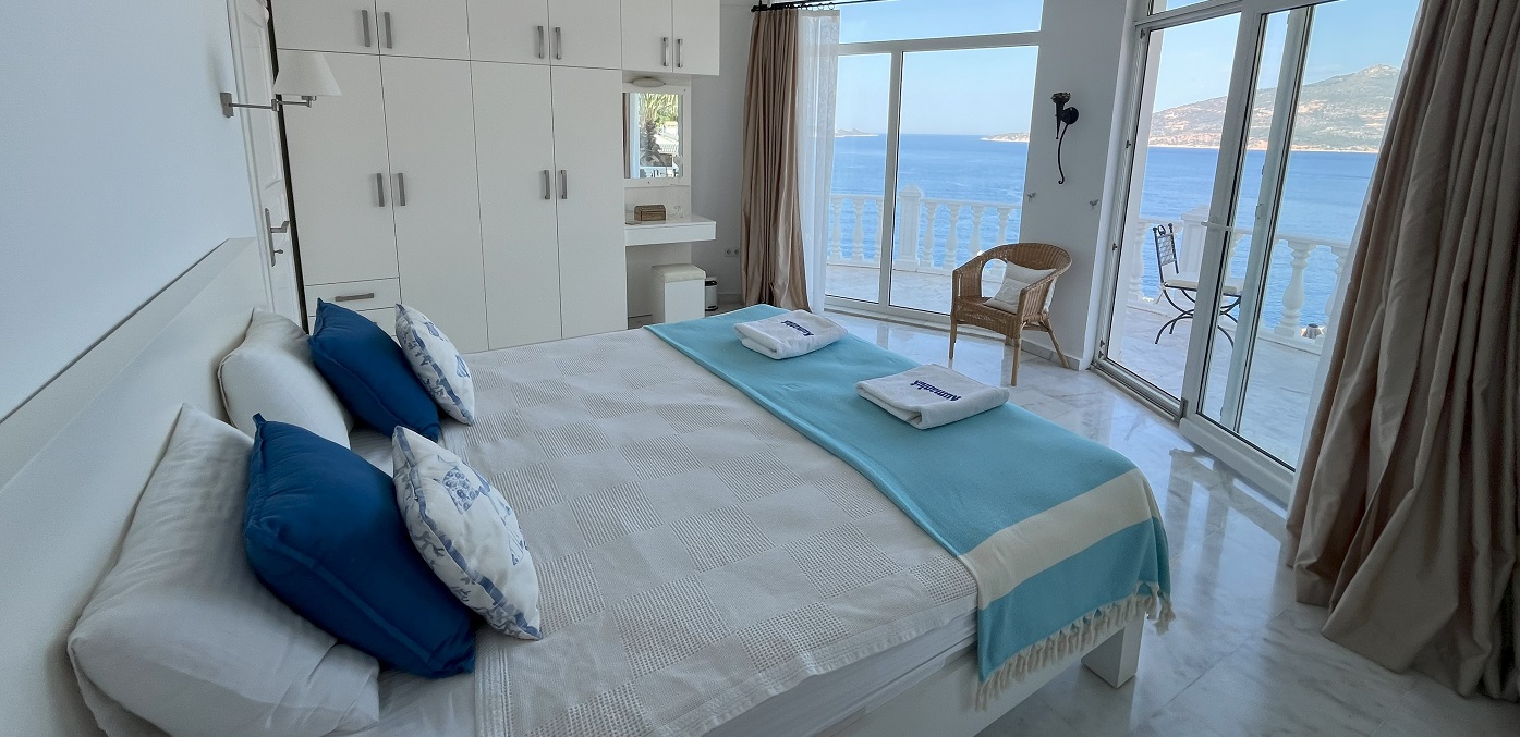 Int 6 Master Bedroom From En Suite