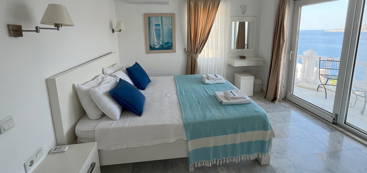 Int 10 Upstairs Double Room With Balcony Access