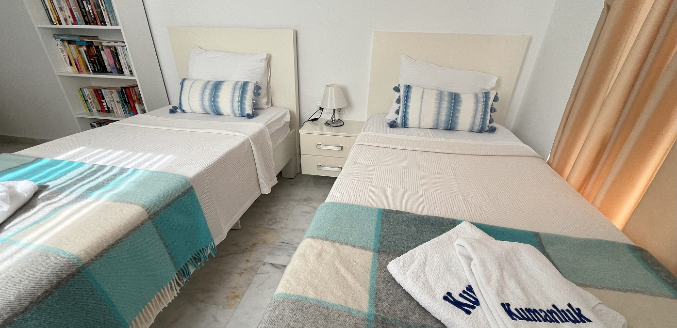 Int 13 Upstairs Twin Room From Front Window 