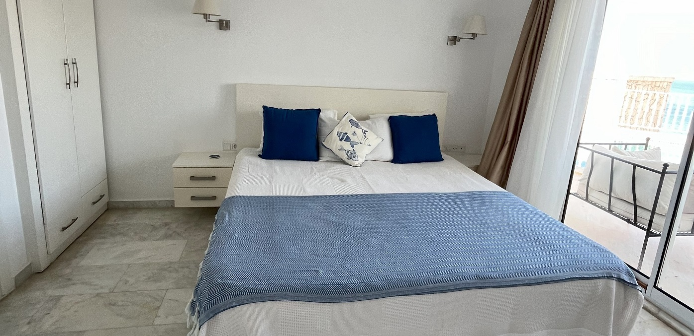 Int 15 Downstairs Double From Doorway