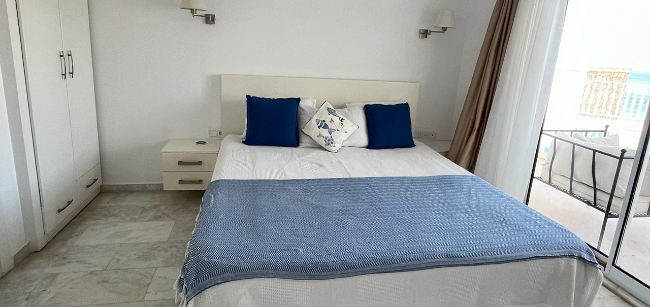 Int 15 Downstairs Double From Doorway