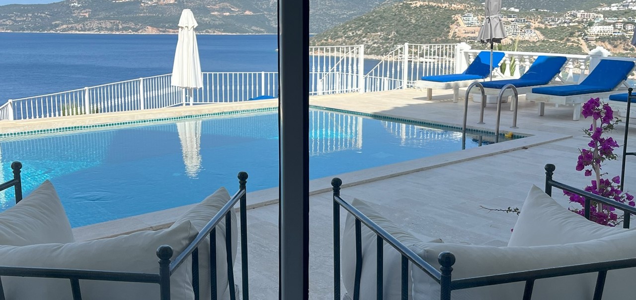 Int 17 Downstairs Double Patio Access