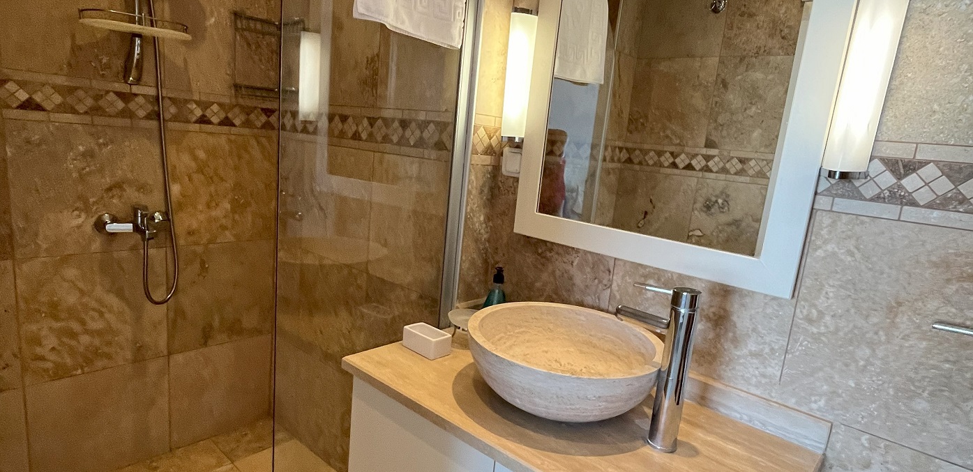 Int 18 En Suite To Downstairs Double